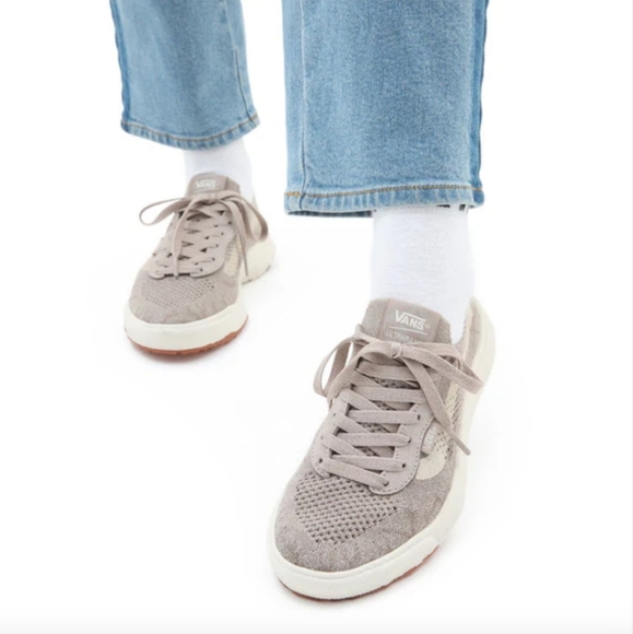 *NEW* VANS UA UltraRange VR3 - Picture 2 of 15